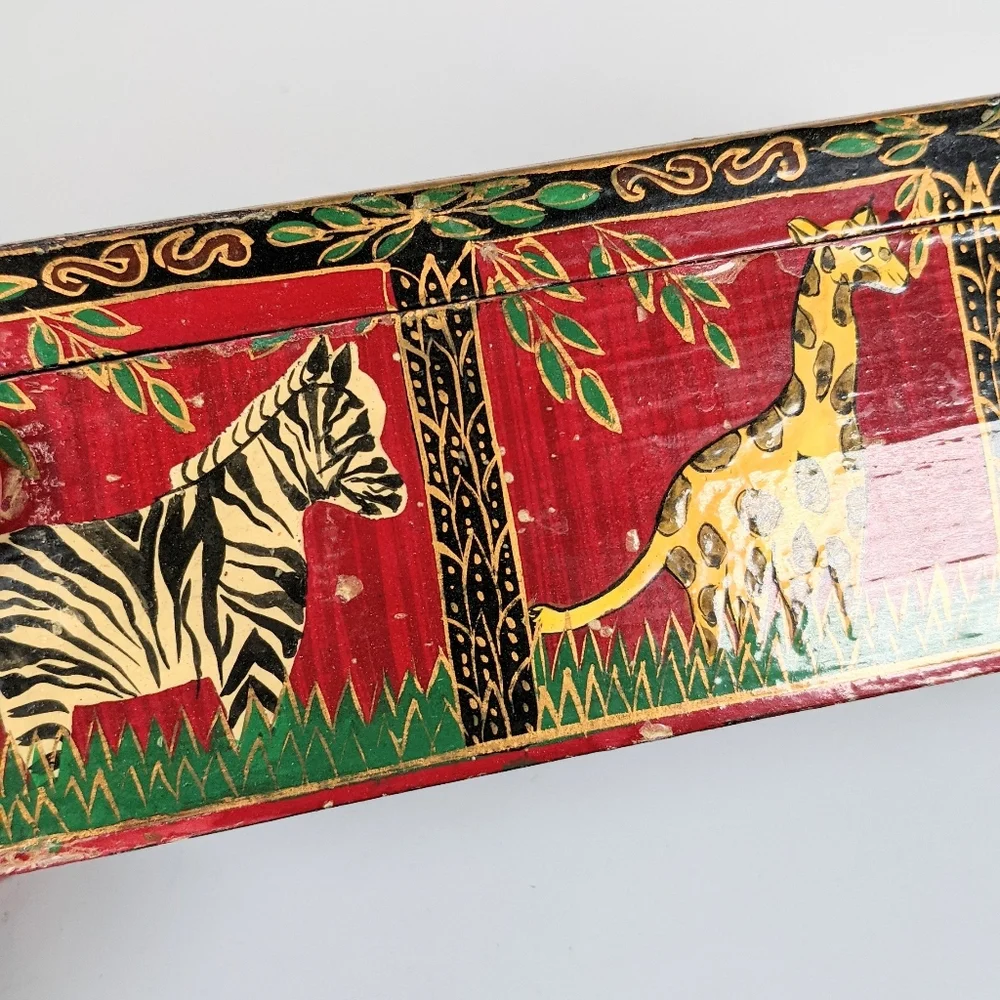 Vtg Foreside laquered hand painted ornament box